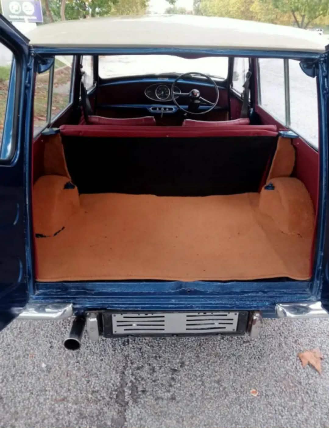 Mini traveller - Interior from Behind